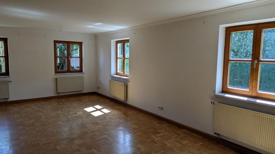 Affascinante casa indipendente in posizione tranquilla – vendita privata (senza agenzia) – Viele Fenster