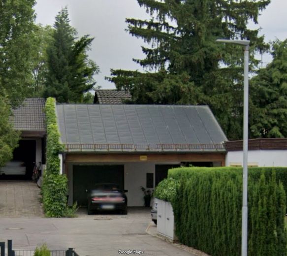 Zufahrt z. Grundstück -Carport