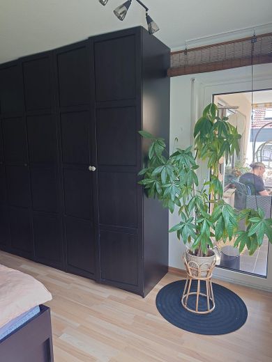 3,5 Zimmer Wohnung, hell, gut geschnitten mit 2 Balkonen und TG – Schlafzimmer
