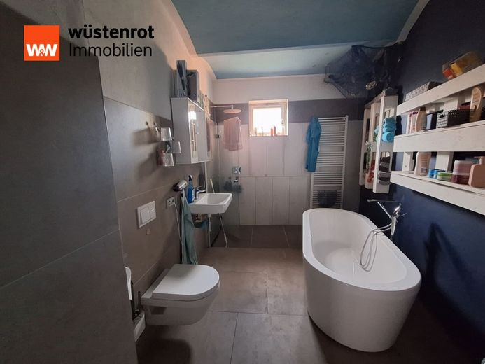 Einfamilienhaus in Rackith. Viel Platz für Familie, Garten, Tierhaltung &amp; individuelle Gestaltung – Badezimmer