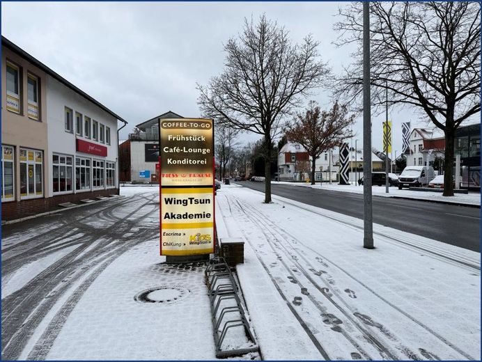 160 m² Gewerbefläche in guter Lage (B3) - direkt vom Eigentümer – Werbepylon an der Straße