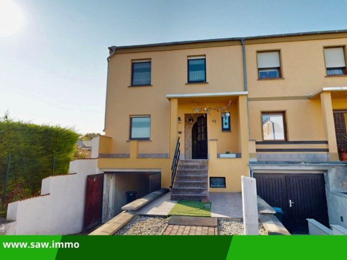 La vostra nuova casa: casa a schiera di testa con terrazza, giardino e 2 garage – Foto 1