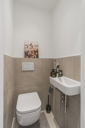 Möbliertes WG-Zimmer in renovierter 5er-WG – WC