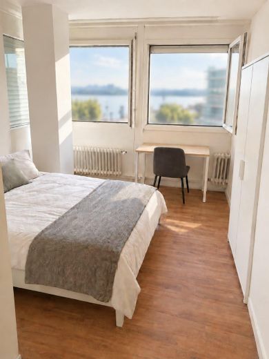 Posizione privilegiata sul lago! Appartamento condiviso premium arredato, appena ristrutturato, con terrazza sul tetto e vista sul lago – Zimmer 6
