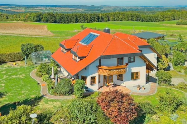 Prestigious A+ country house with in-law apartment on park-like grounds