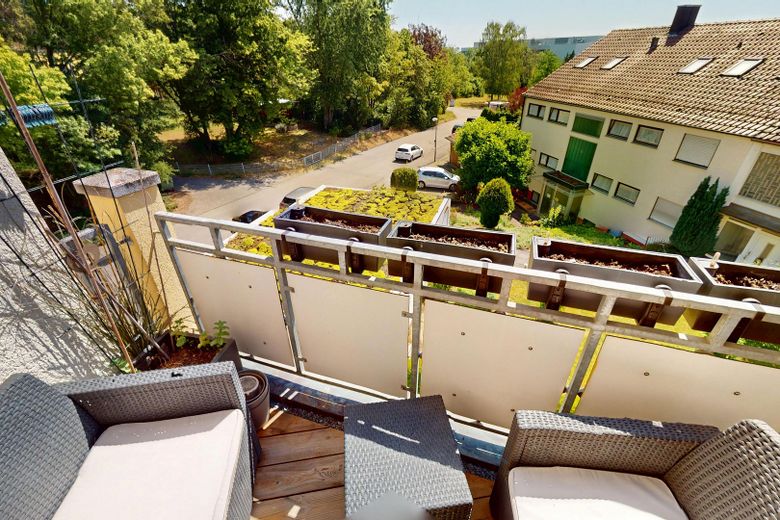 Porsche praktisch vor der Haustür: 3-Zimmer Wohnung mit zwei Balkonen und Tiefgaragenstellplatz – Balkon