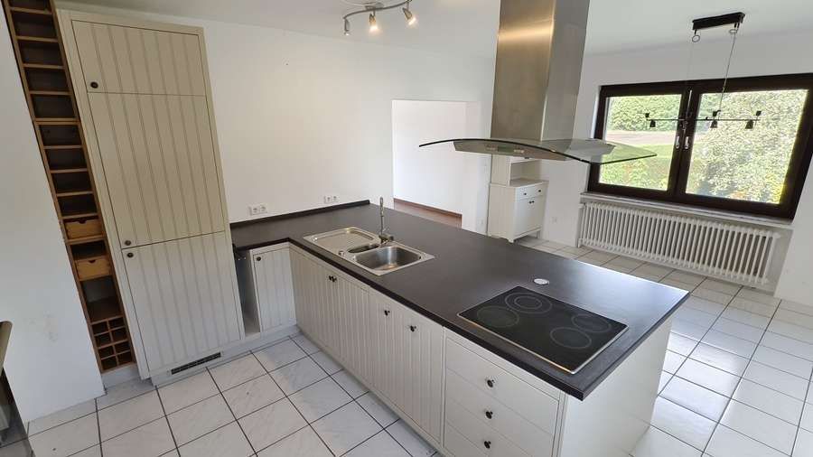 Bröckel - großes Familienhaus mit hohem Freizeitwert, Vollkeller und Garage – Küche