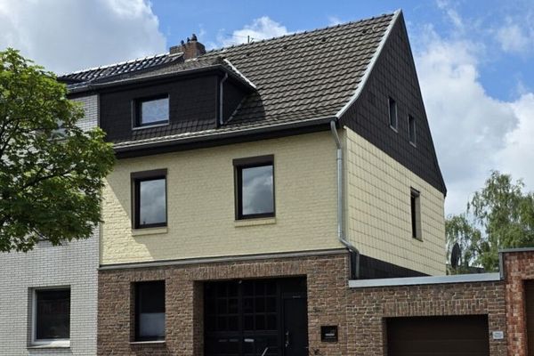 Geräumiges Einfamilienhaus mit Anbau, Wintergarten und Garage in Viersen - Dülken