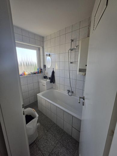 Gepflegte 3-Zimmer Wohnung mit Balkon in Hockenheim – Badezimmer
