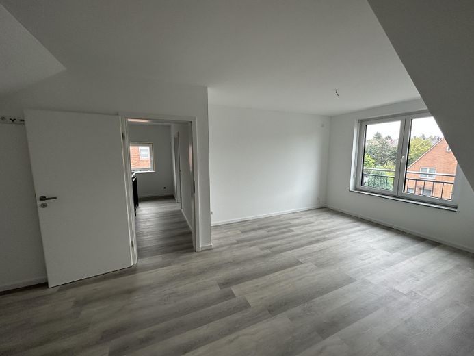 Premium 3-Zimmer-Maisonette-Wohnung mit offener Wohn-Ess-Küche, Dachterrasse & Fußbodenheizung – DG Schlafzimmer