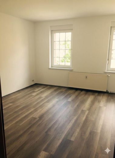 Provisionsfrei - Modernisiertes MFH mit 5-Zimmer-Wohnungen & Bauland extra – Ausbaustandard Wohnraum (2015)