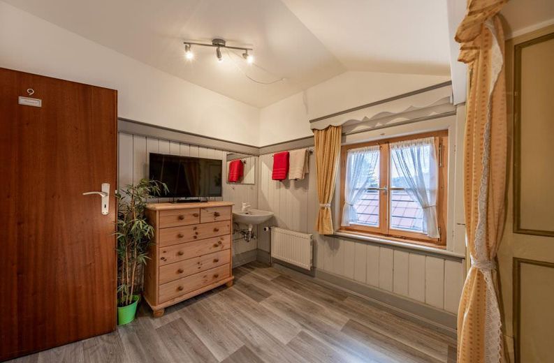 Louer un appartement meublé de 2 pièces dans un emplacement privilégié à Schliersee pour 1 à 6 mois à partir du 15.9.26 – Gästezimmer