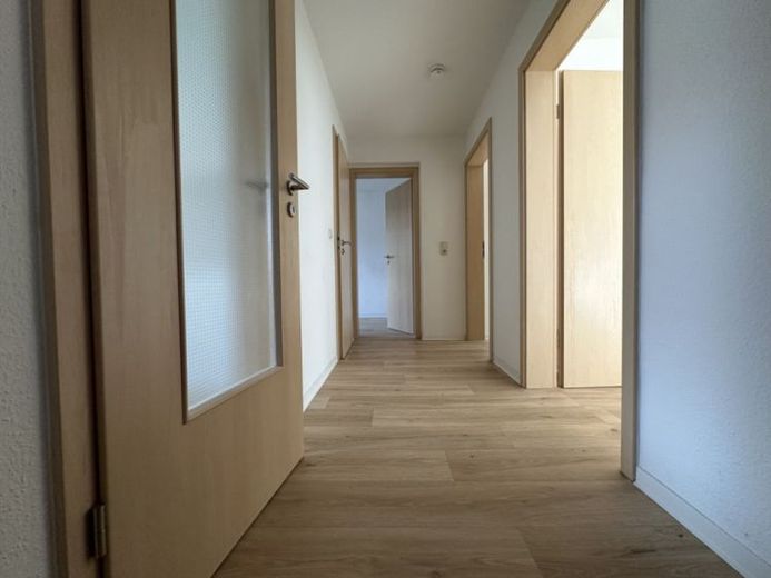 Vivienda de 3 habitaciones cerca del centro en la 2.ª planta – ¡Modernamente renovada y con una distribución excelente! – Foto 1