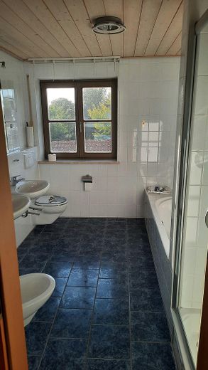 provisionsfreie Doppelhaushälfte – Bad