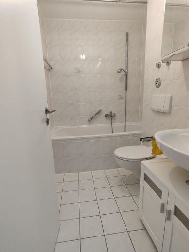 79m² Wohn-/Nutzfläche | Provisionsfrei | 3 Zimmer Maisonette Gartenwohnung | sofort bezugsfrei – Badezimmer