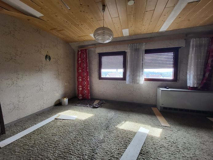 Edificio residenziale versatile da ristrutturare con fienile a Unterensingen – Zimmer