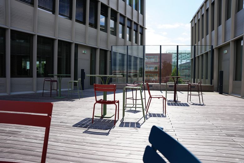 Moderne groß- und kleinteilige Büroflächen in repräsentativer Adresse und Lage – Dachterrasse
