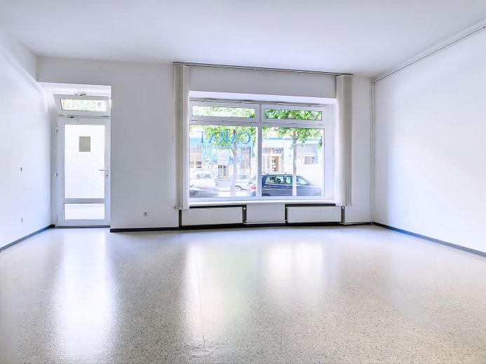 Su apartamento de atelier/familiar en el barrio (dictamen previo favorable sobre cambio de uso) – Unterteilbarer, großer Raum