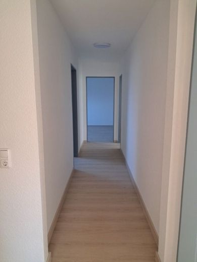 3-Zimmer-Mietwohnung in Holzminden/Neuhaus zu vermieten - Komplett renoviert/teilsaniert in 2025 – Flurbereich 2
