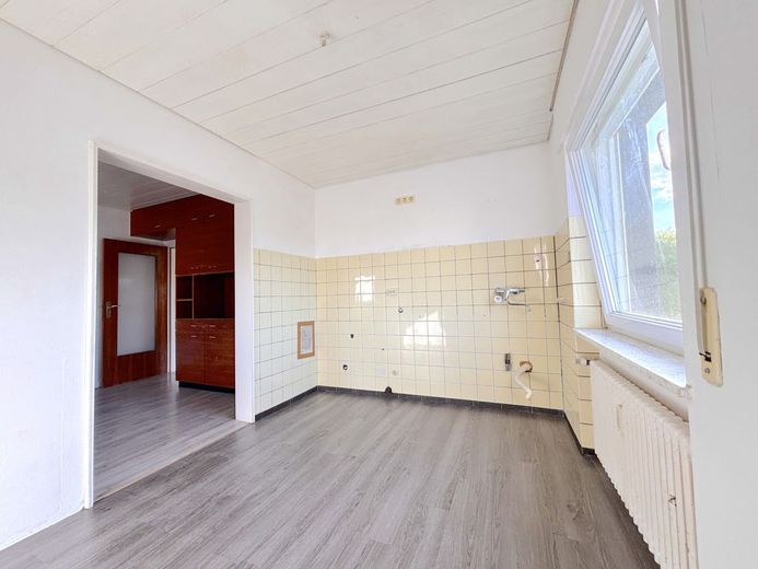 Diamante grezzo: appartamento di 4 locali con balcone – Küche
