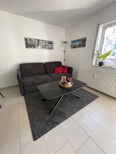 Wohnen auf Zeit in bevorzugter Lage – Couch