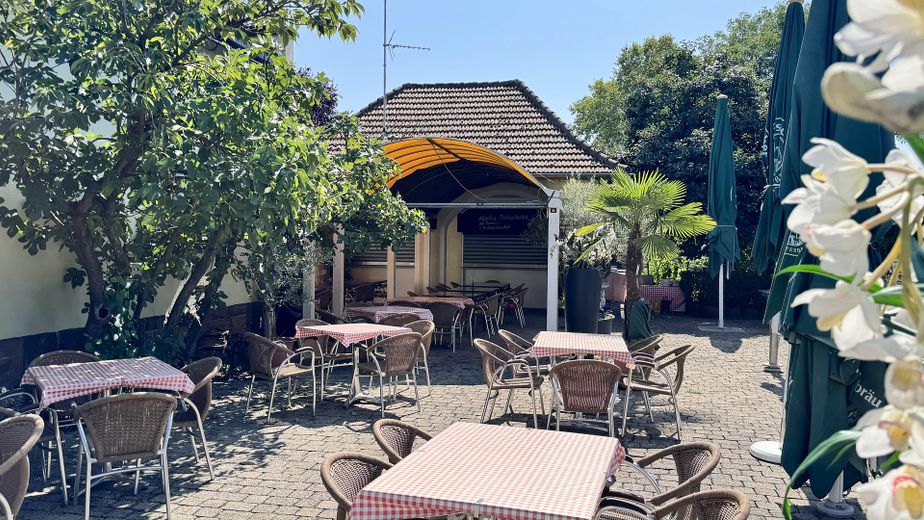 Restaurant mit Veranstaltungsraum, traumhaften Biergarten und Wirtewohnung zu verpachten – Biergarten