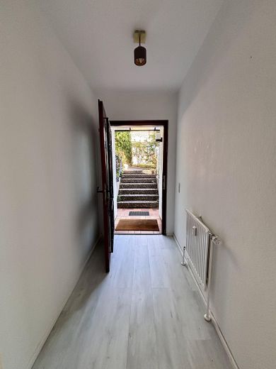 Appartement indépendant modernisé dans un quartier calme avec terrasse et garage – Eingangsbereich