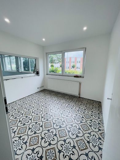 Freshly renovated! 885m² Elegant & Attractive commission-free commercial space in Winsen (Luhe) – Bürobereiche im EG