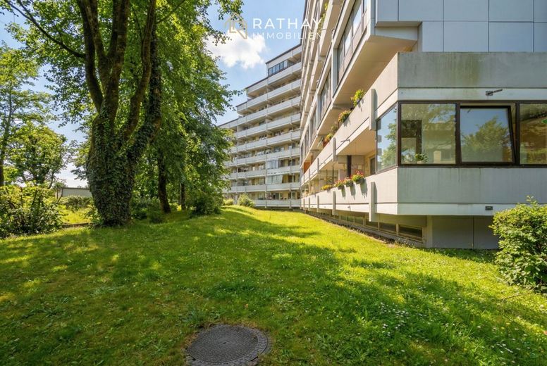 Ruhige 3-Zimmer-Maisonette mit Fernblick, Südbalkon, Loggia und 2 TG-Stellplätzen – Außenansicht