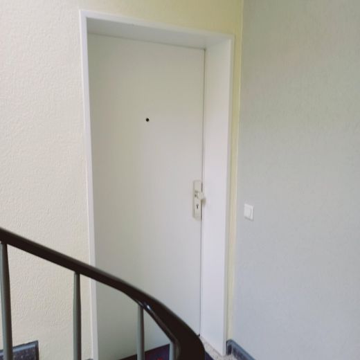 Sonnige Maisonettewohnung – Wohnungstür