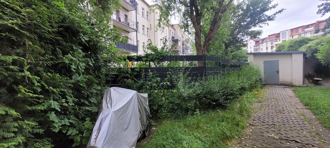 Zuweg zum Innenhof und Eingang
