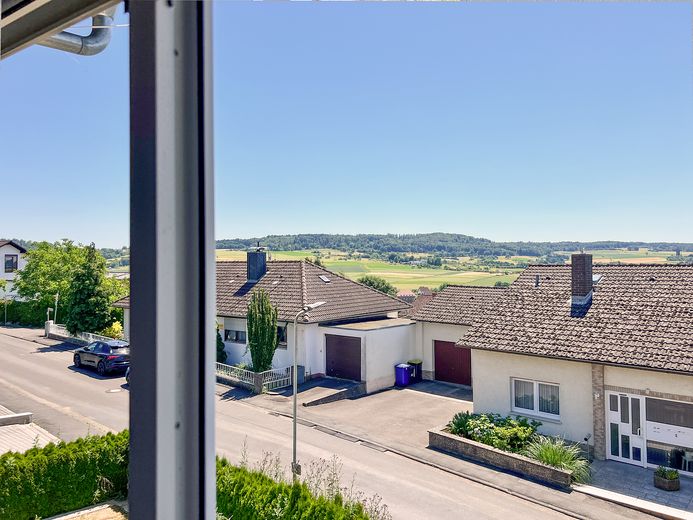 Hochwertiges Zweifamilienhaus, gehobene Ausstattung, Ausbaupotential, traumhafter Ausblick – Ausblick 1. OG