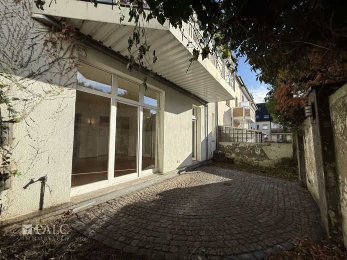 Rüttenscheider Perle: Souterrain-Wohnung. Platz, Lage und Komfort vereint – Terrasse