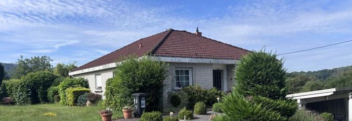 ALLEINLAGE, TOP GRUNDSTÜCK, GEPFLEGT, 3 GARAGEN