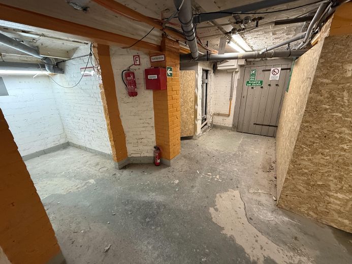 100 m² Lagerfläche | Strom, Wasser, WC | Bayerischer Platz | auch teilbar – Raum 2 - 48qm