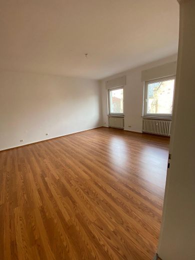 Luminoso appartamento di 2 locali in affitto nel centro città – Wohn- und Esszimmer