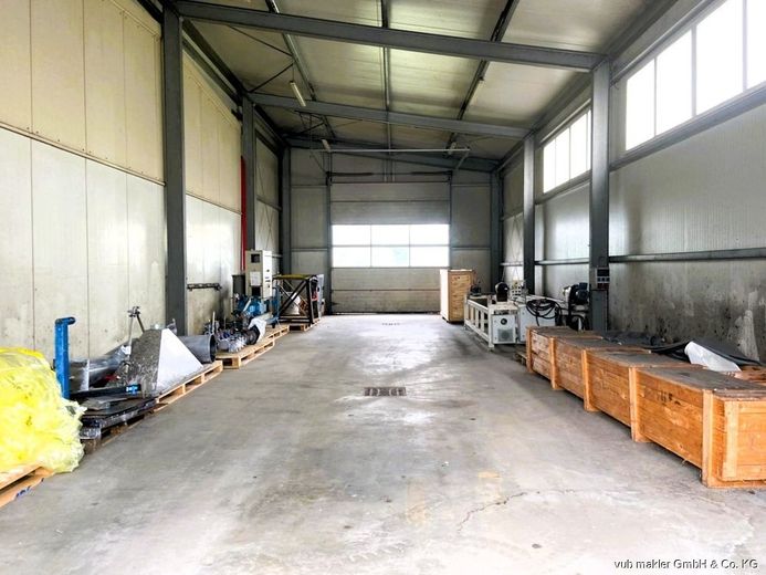 Gewerbehalle mit Erweiterungsbau und Wartungsgrube in Oelsnitz Vogtland – VUB0002466-11