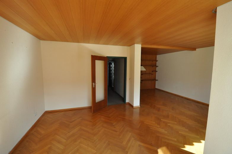 Privat: Familienfreundliches Reihenhaus mit Garten & Garage in bester Lage, Böblingen-Tannenberg – Wohnzimmer
