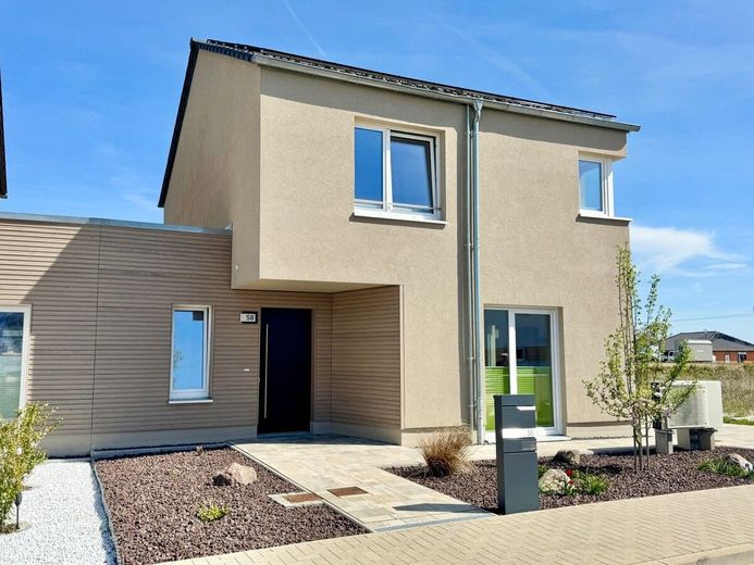 HORN IMMOBILIEN ++ Neuwertiges Einfamilienhaus in Neubrandenburg Obodritenstraße, EBK + Carport – Nutzen Sie Ihre Chance!
