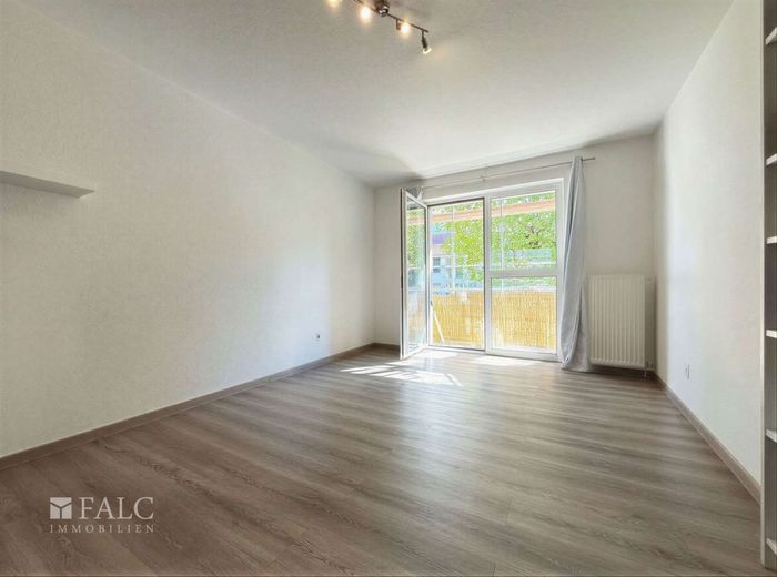 RESERVIERT*Bezugsfreie Erdgeschosswohnung in zentrumsnaher Lage mit 2 Balkonen und Außenstellplatz* – Wohnzimmer