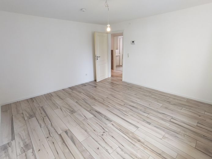 Ruhige 2 ZKB mit EBK und Stellplatz – Wohnzimmer