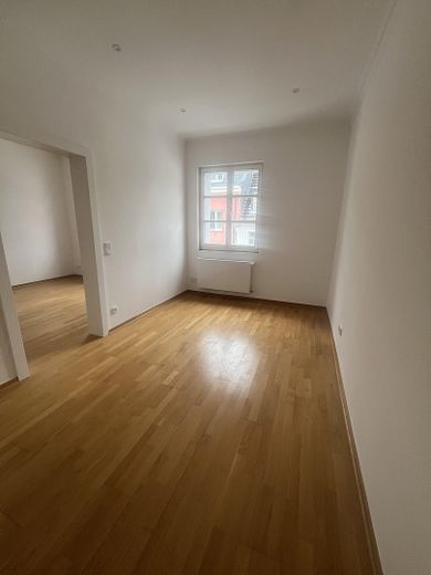 Helle 2 Zimmer Wohnung in der Carlstadt – Schlafzimmer