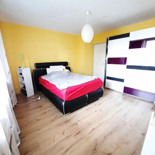 Hermoso y tranquilo piso de 3 habitaciones con balcón en Afferde – 1. Schlafzimmer