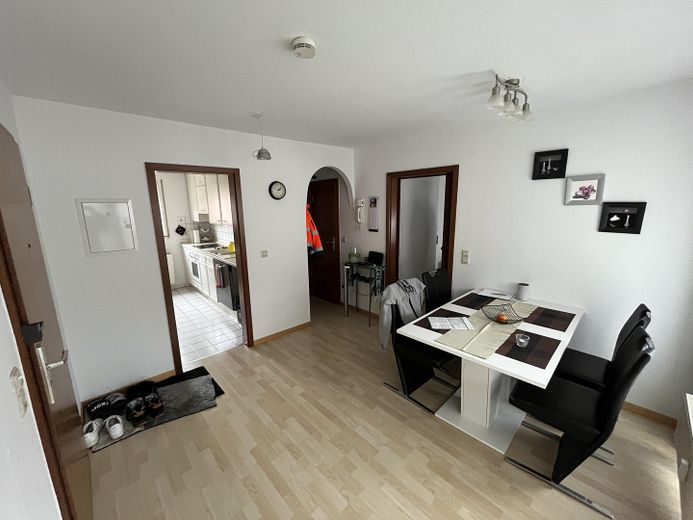 Zentral, gepflegte 3,5 Zimmerwohnung mit Balkon + Tiefgarage – Essbereich