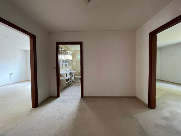 Geothermie - Pullach - helle, große Wohnung auf parkähnlichem Grundstück – Schlafbereich mit eigenem Flur