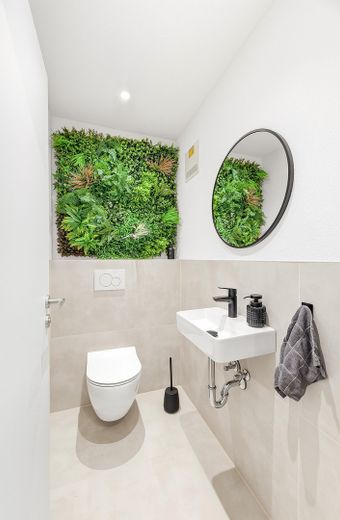**ARRIVE. FEEL AT HOME**STYLISHLY renovated 2-room apartment** – WC Originalbild