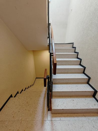 bezugsfreie und helle 3-Zi. Penthouse Wohnung in Schelmenholz – Treppenhaus