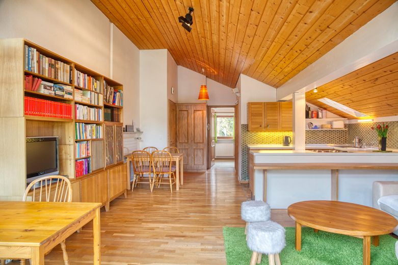 Отдельный жилой дом с апартаментами – Wohnzimmer/Küche 1. Stock li