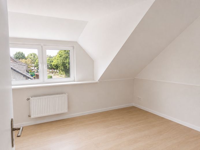 Großzügige 5-Zimmer-Wohnung mit Hausgefühl, 2 Balkonen, Doppelcarport & Garage – Foto 10