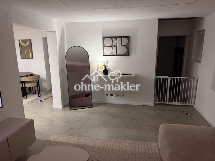 Casa adosada de esquina, garaje, sótano y 5 habitaciones – Venta particular – Foto 1